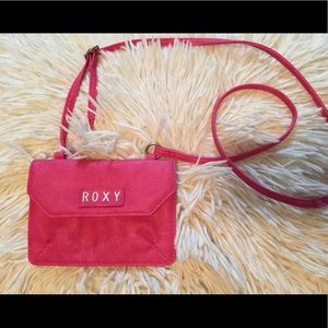 Pink over the shoulder wallet! 💕